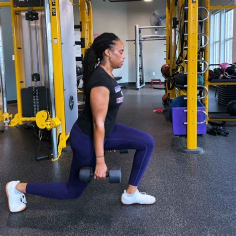 The 7 Benefits of Lunges and How They Build Strength .